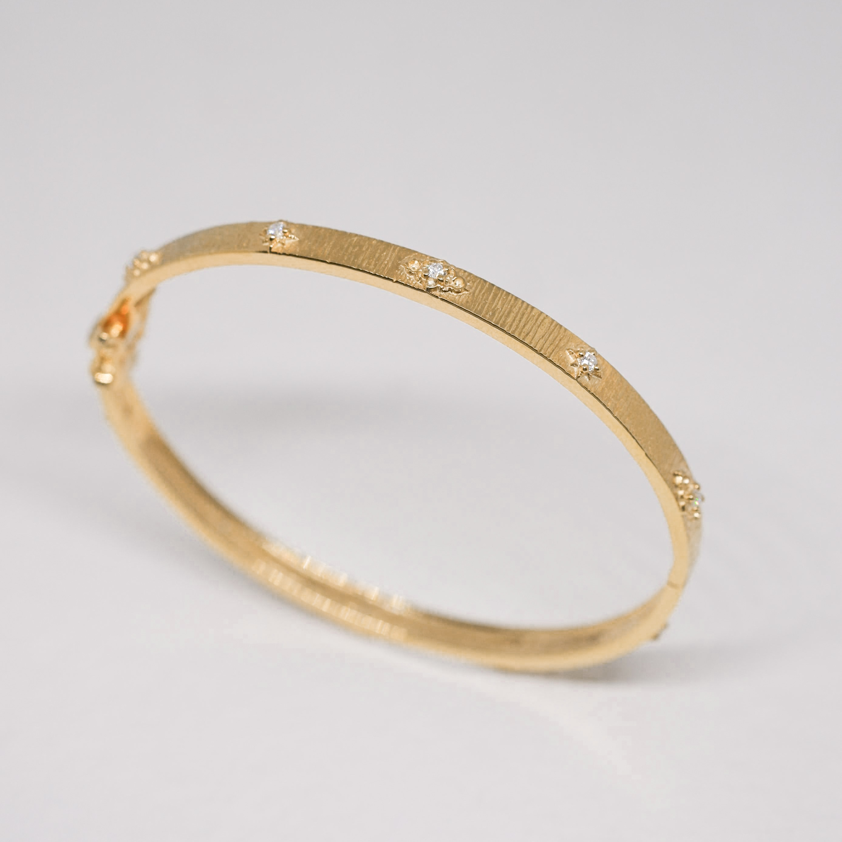 Cecile Classic Bangle with Diamonds