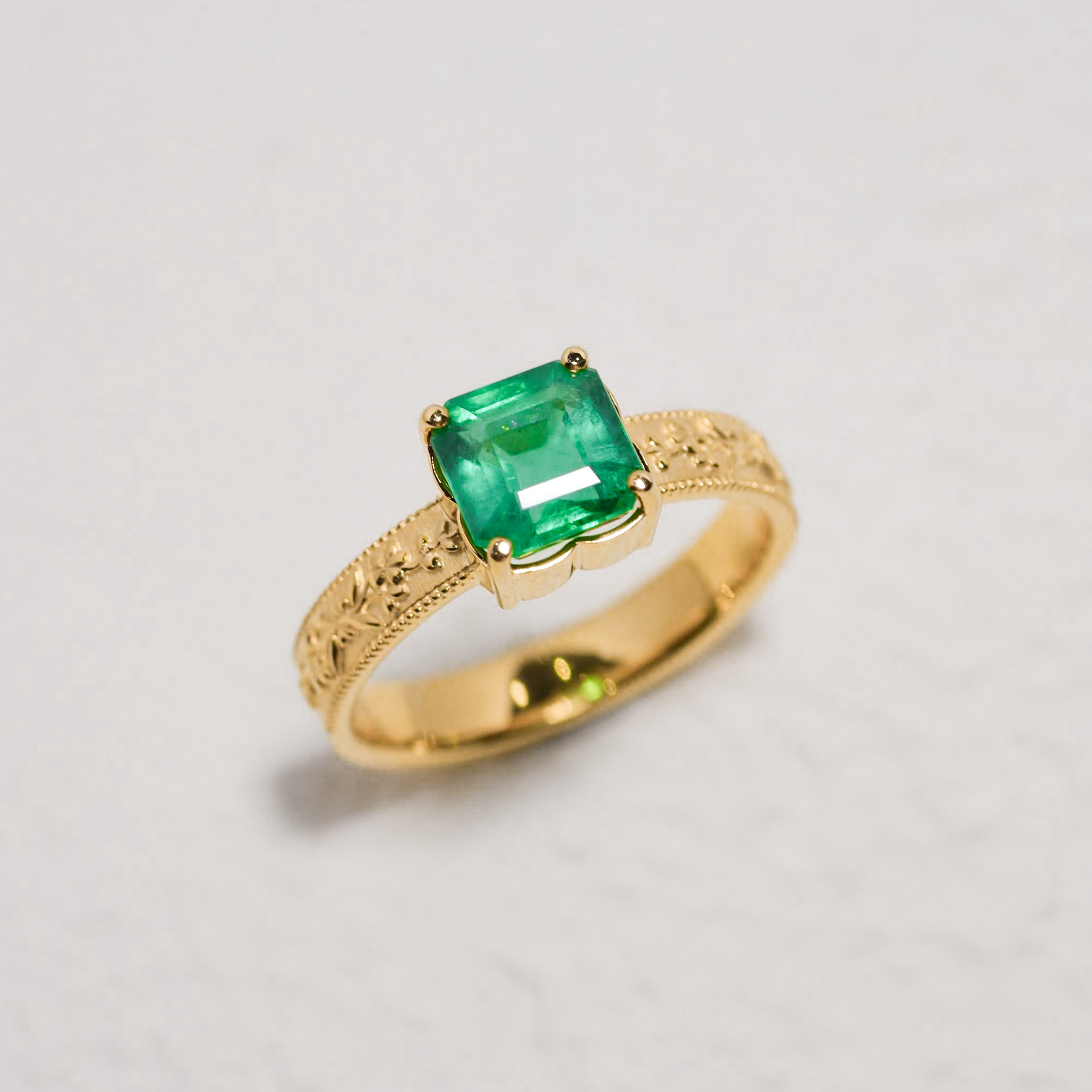 Classic Birthflower Emerald Ring