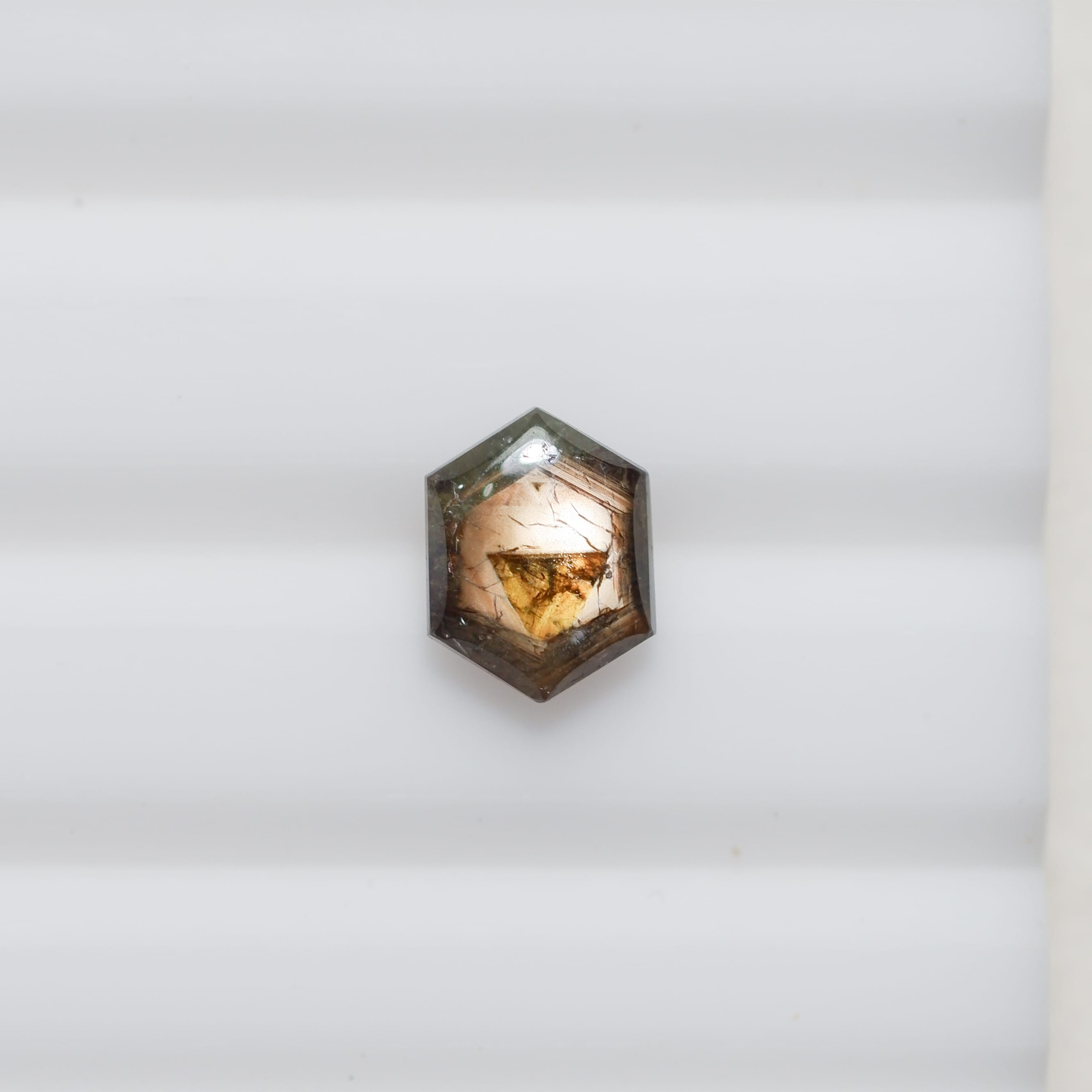 2.7 ct Golden Sheen Sapphire